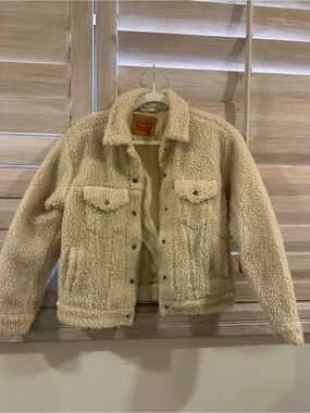 Levi's Cream Sherpa Jacket with Plush Texture